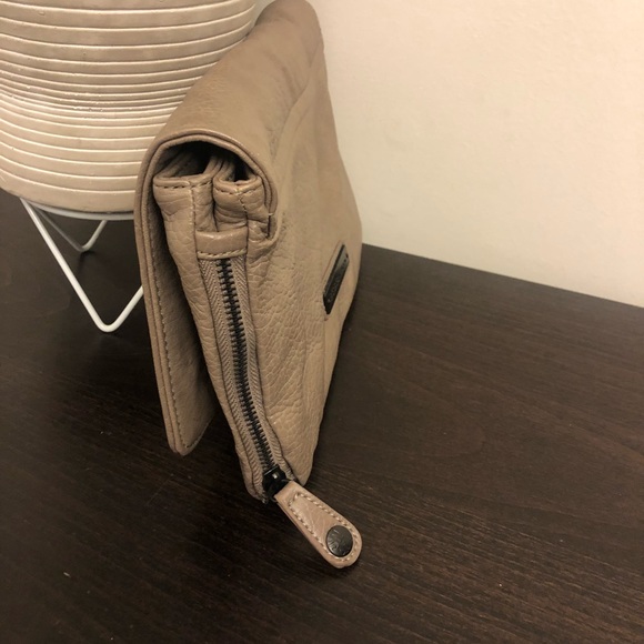 BCBGeneration clutch - Picture 7 of 7